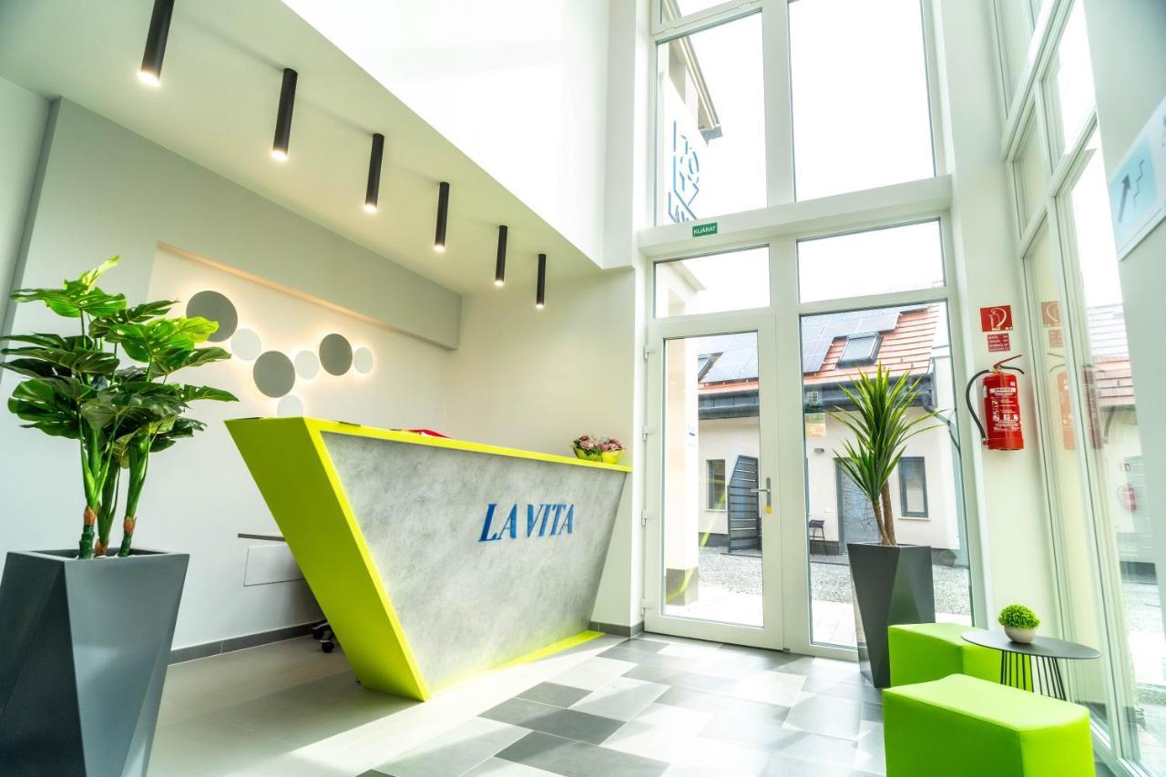 La Vita Premium Panzio Gyula Dış mekan fotoğraf