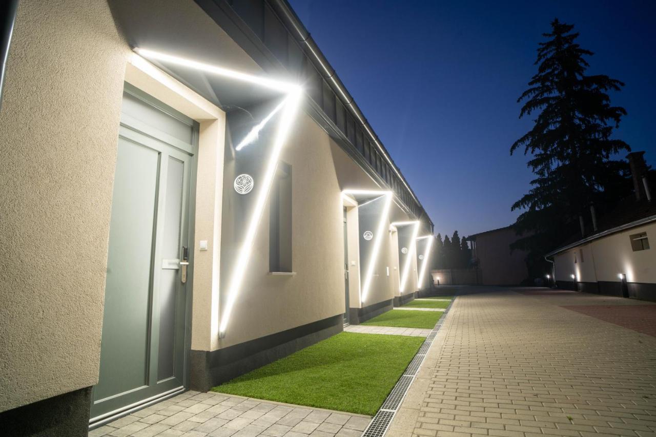 La Vita Premium Panzio Gyula Dış mekan fotoğraf